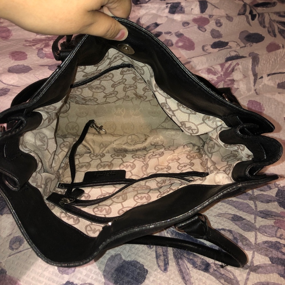 Micheals Kors Hand bag - Picture 3 of 3